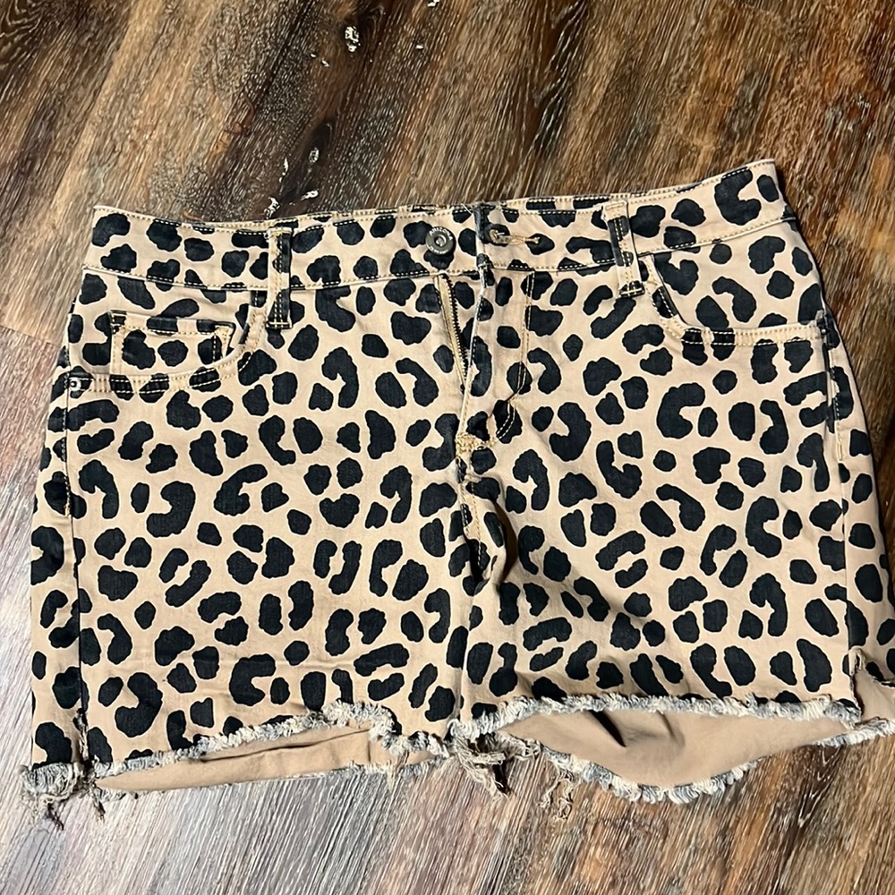 Arizona leopard stretch shorts size 9